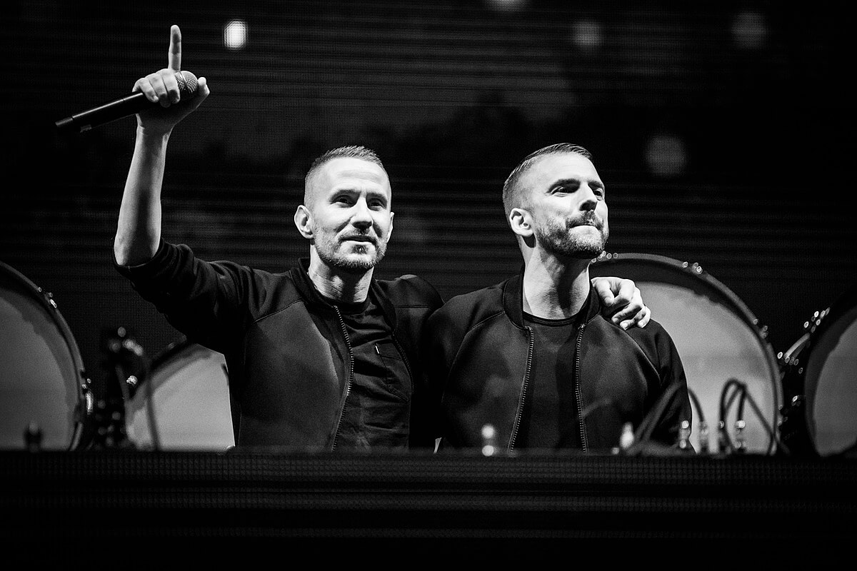 Tergabung karena satu proyek